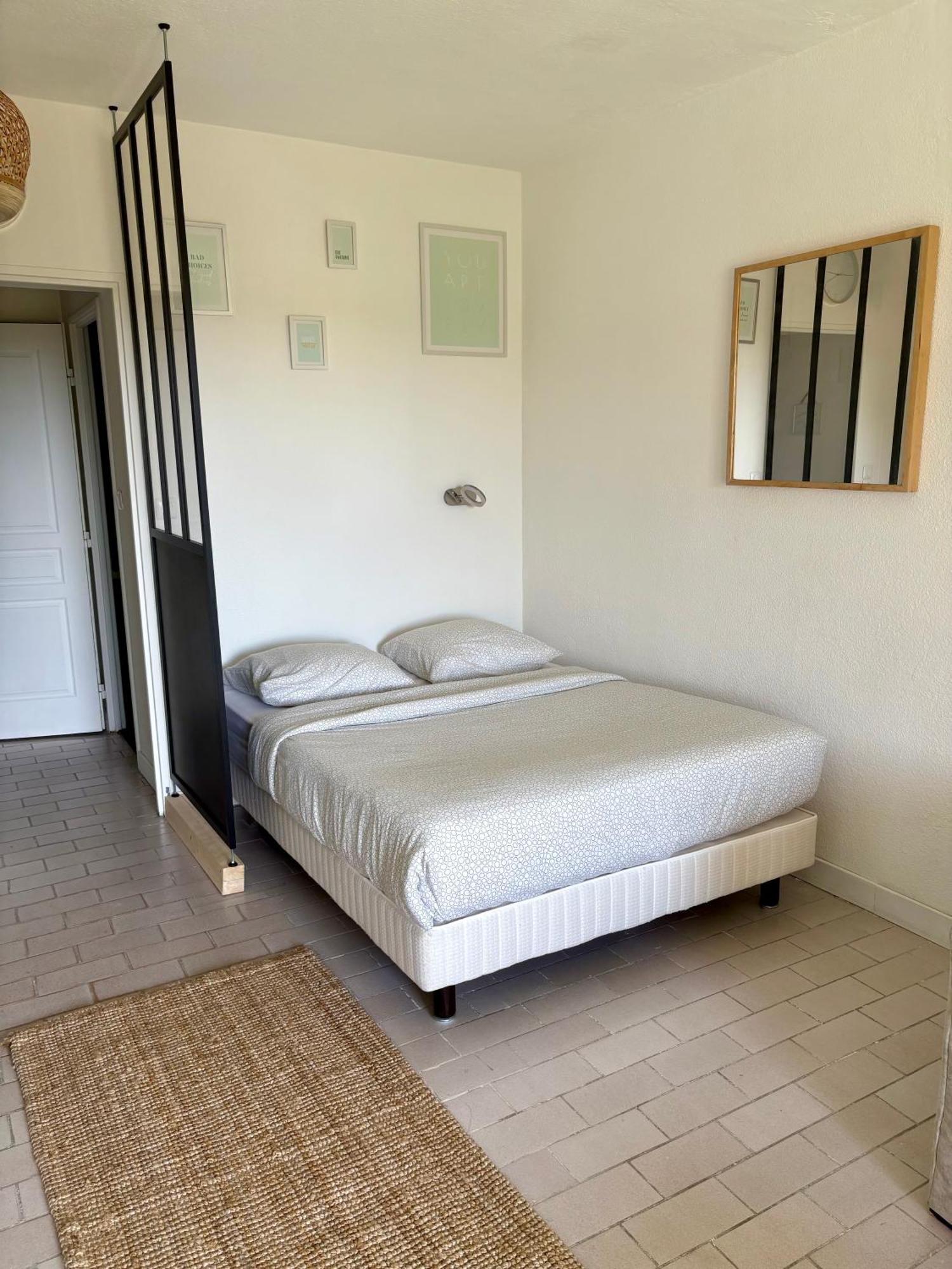 Sejour Au Port Apartment Hyeres Exterior photo