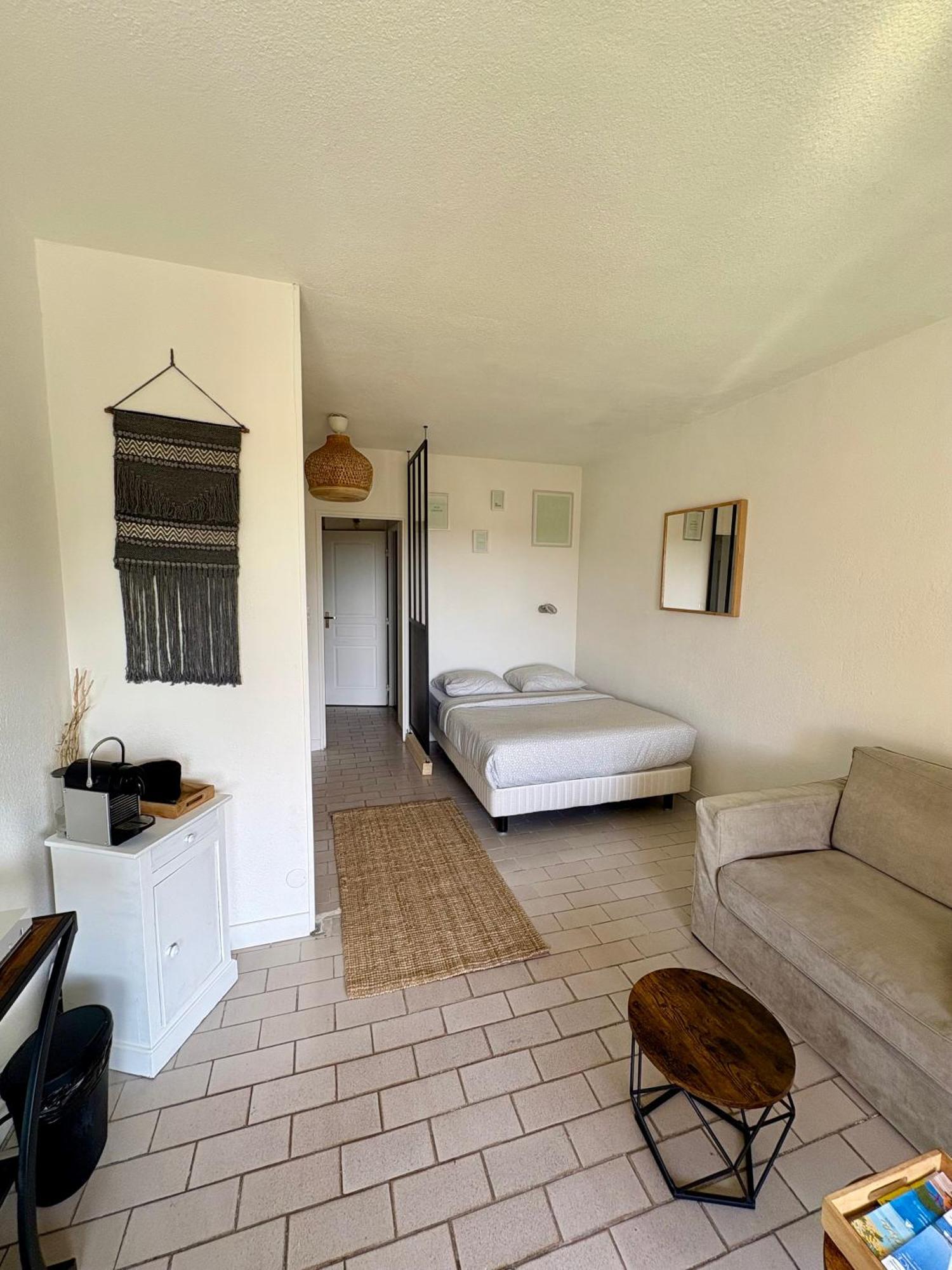 Sejour Au Port Apartment Hyeres Exterior photo