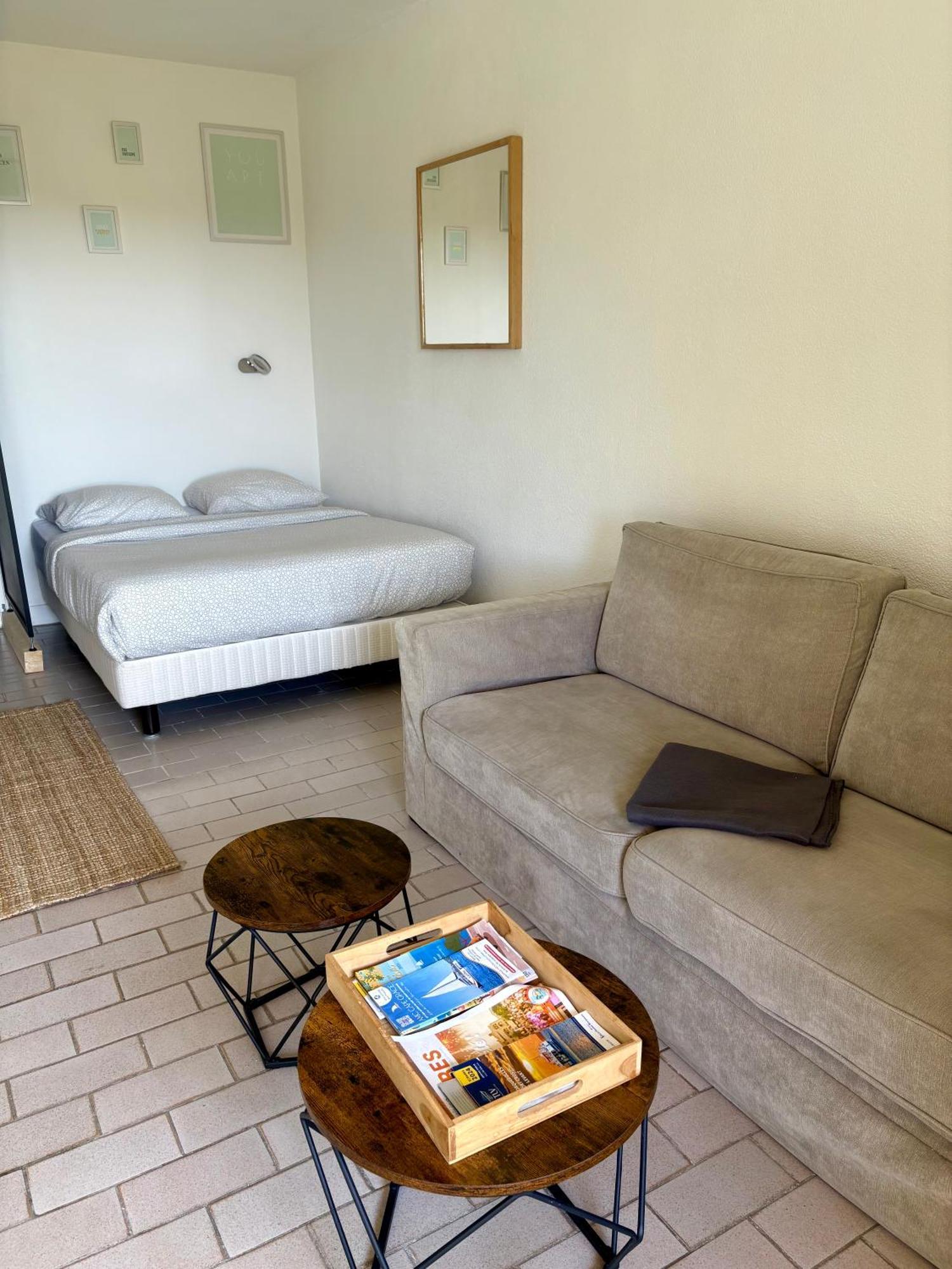 Sejour Au Port Apartment Hyeres Exterior photo